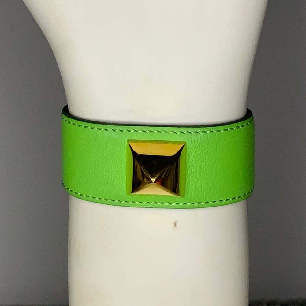 Hermès Courcheval Medor Bracelet in Kelly Green Leather (7.5in) [In Box] - Picture 2 of 8